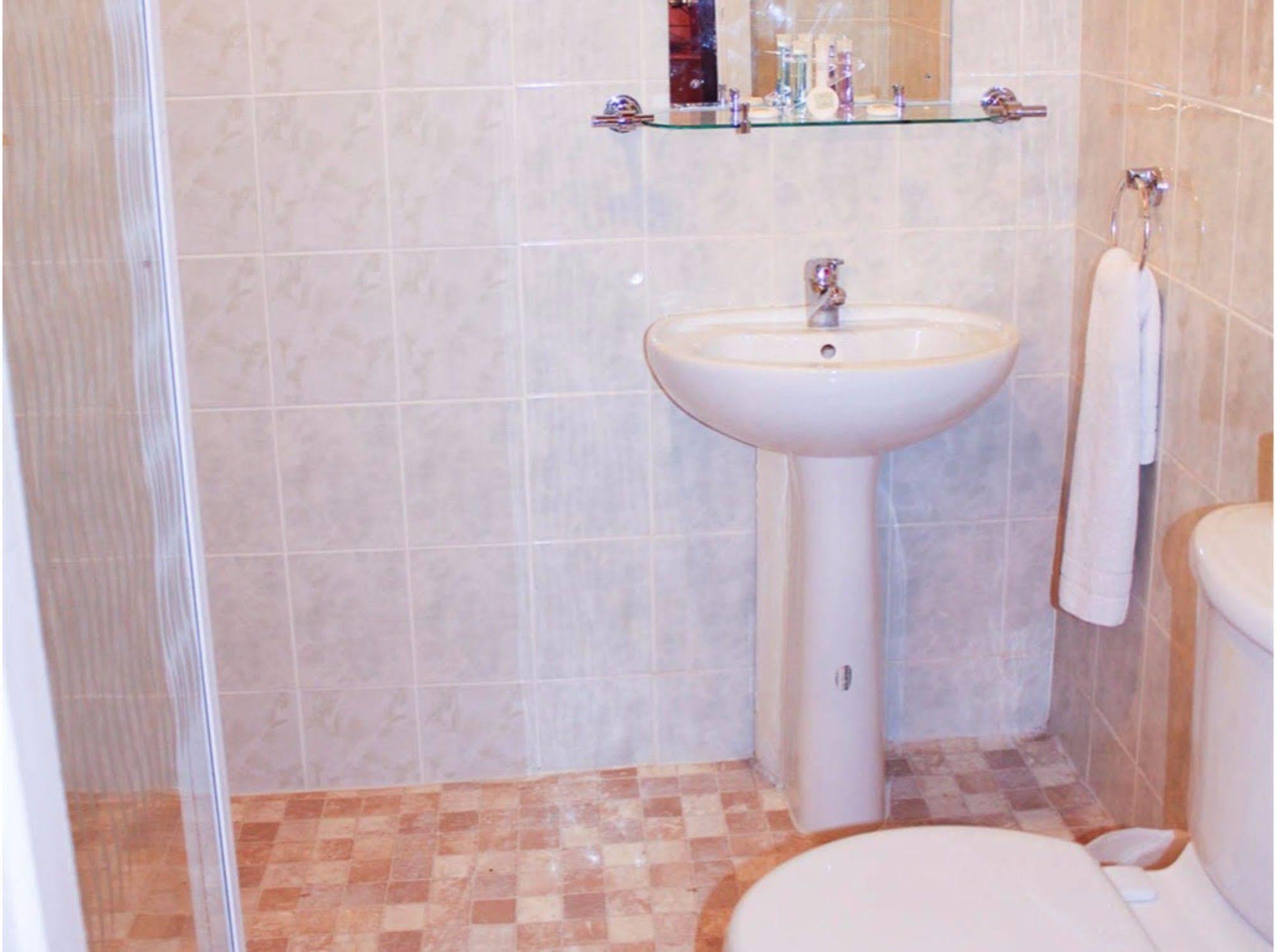 Lampton Guest House Hounslow Exterior foto